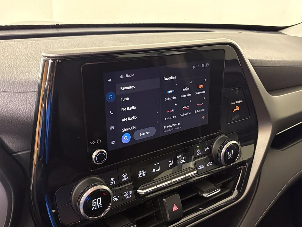 Used 2023 Black Toyota L image 24