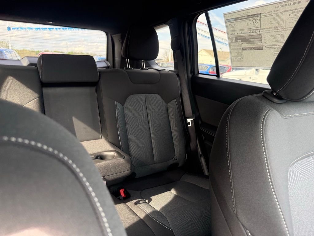 2026 Jeep Cherokee Laredo - Photo 54