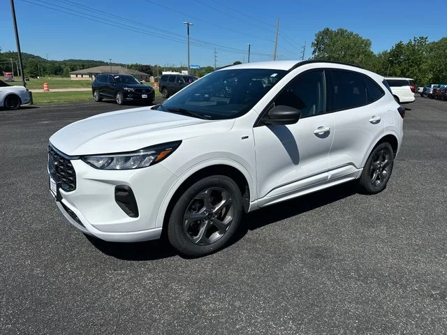 Used 2023 Oxford White Ford ST-Line image 1