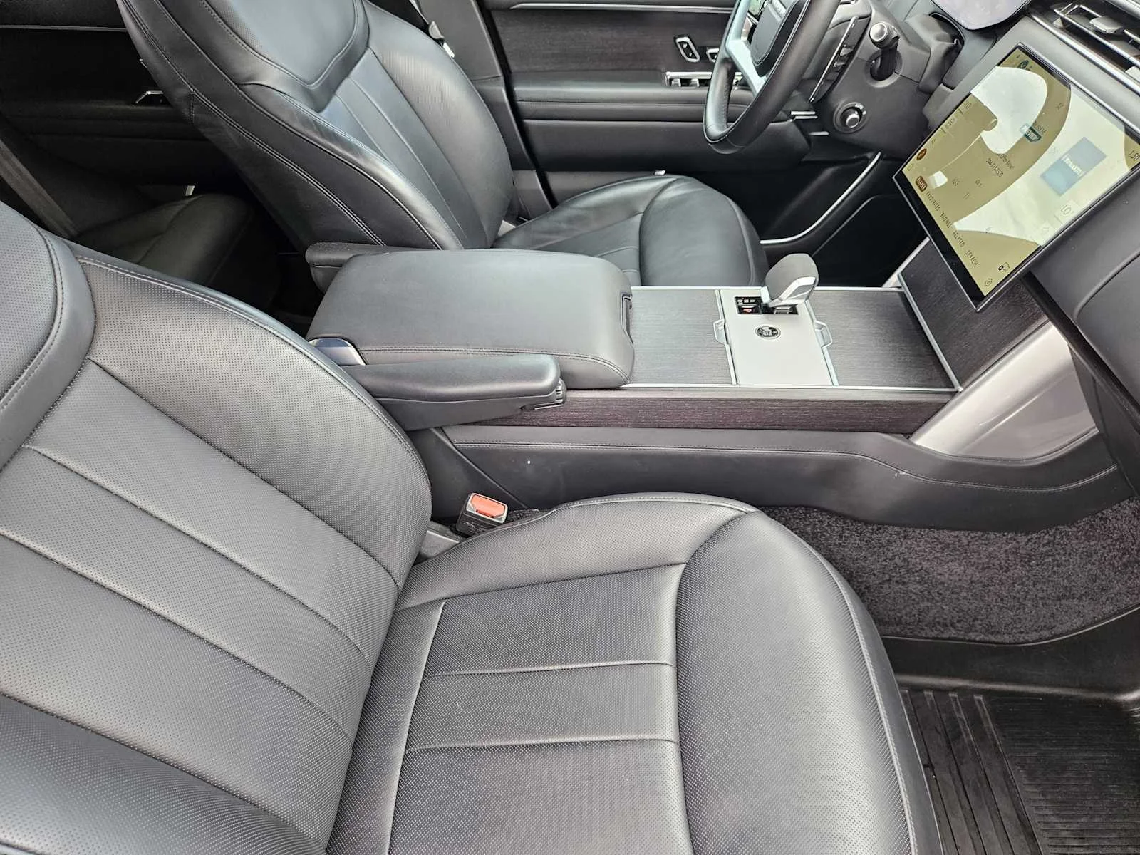 Certified Used 2024 Santorini Black Metallic Land Rover SE image 13