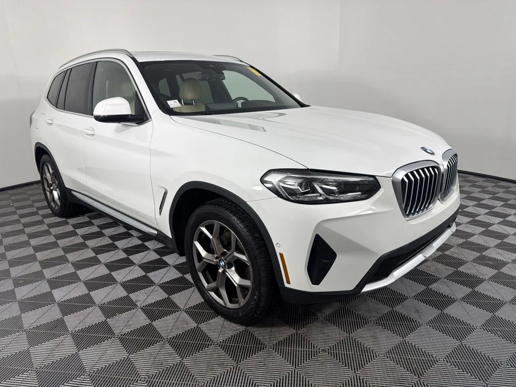 Used 2023 Alpine White BMW xDrive30i image 3