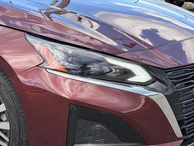 Used 2025 Red Nissan 2.5 SV image 6