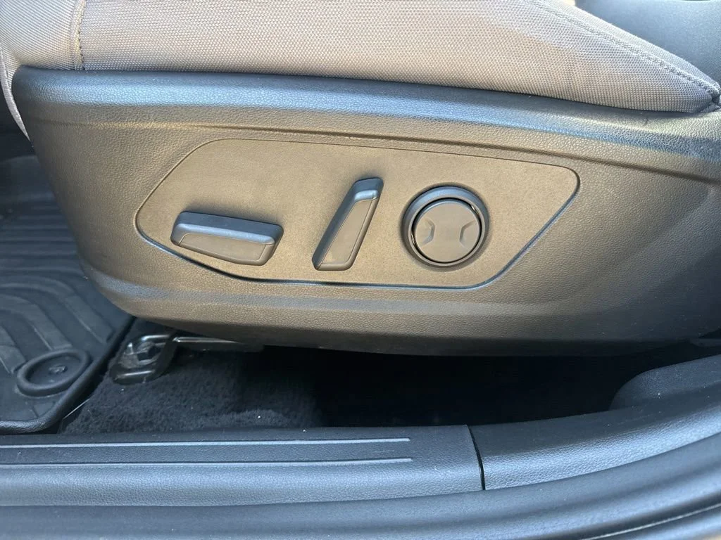 Used 2024  Hyundai SEL image 10