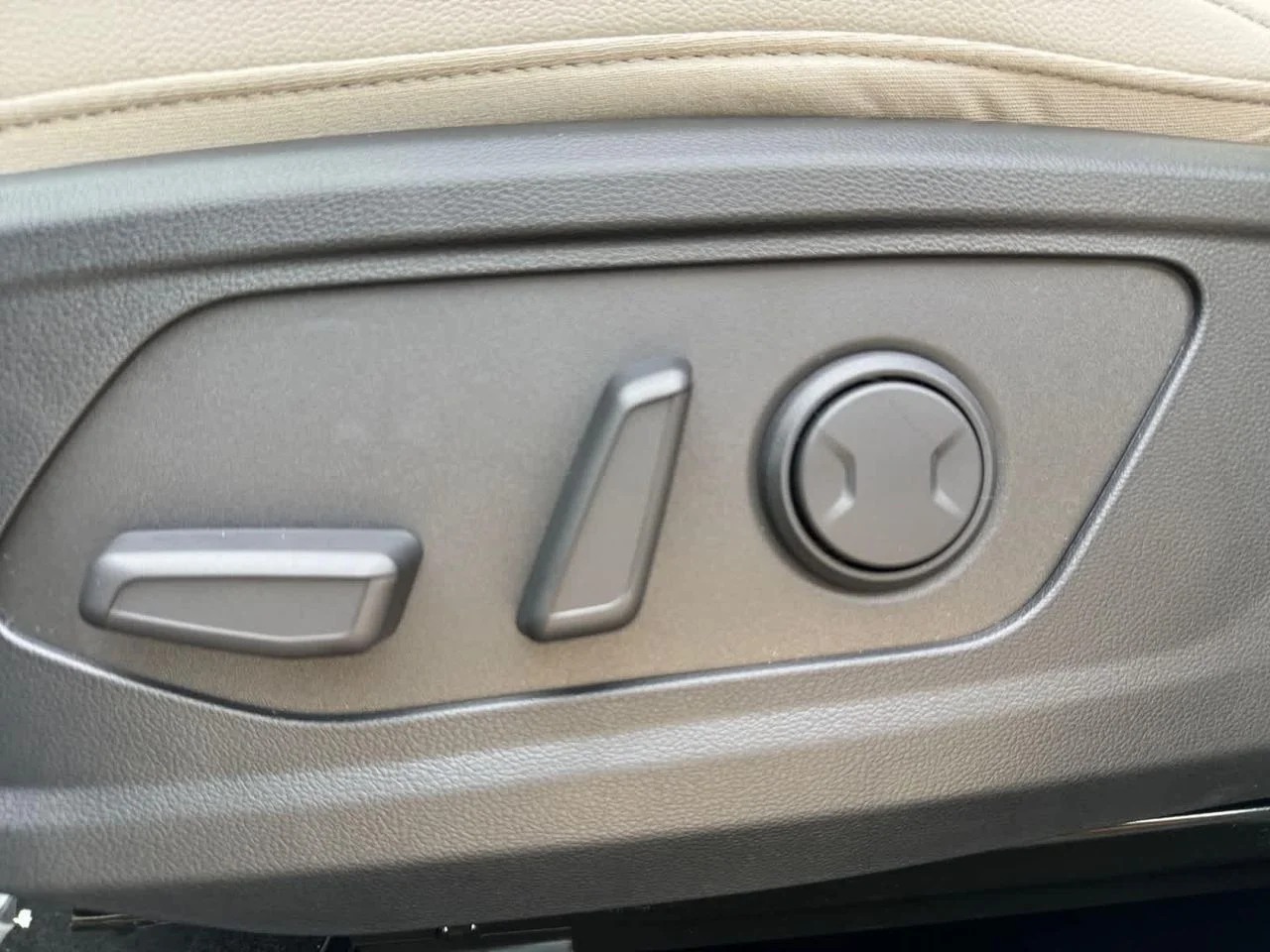 New 2026 Silver Hyundai SEL Plus AWD image 13
