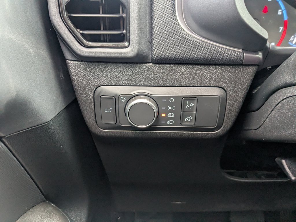 Used 2021  Ford Base image 19