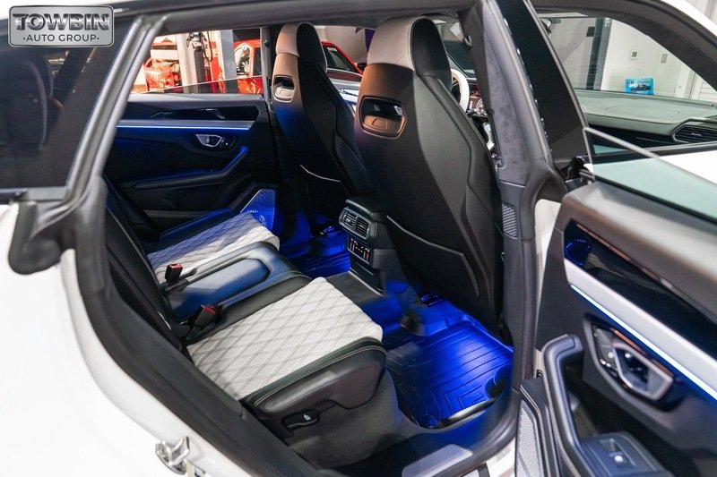 Used 2019  Lamborghini Base image 6