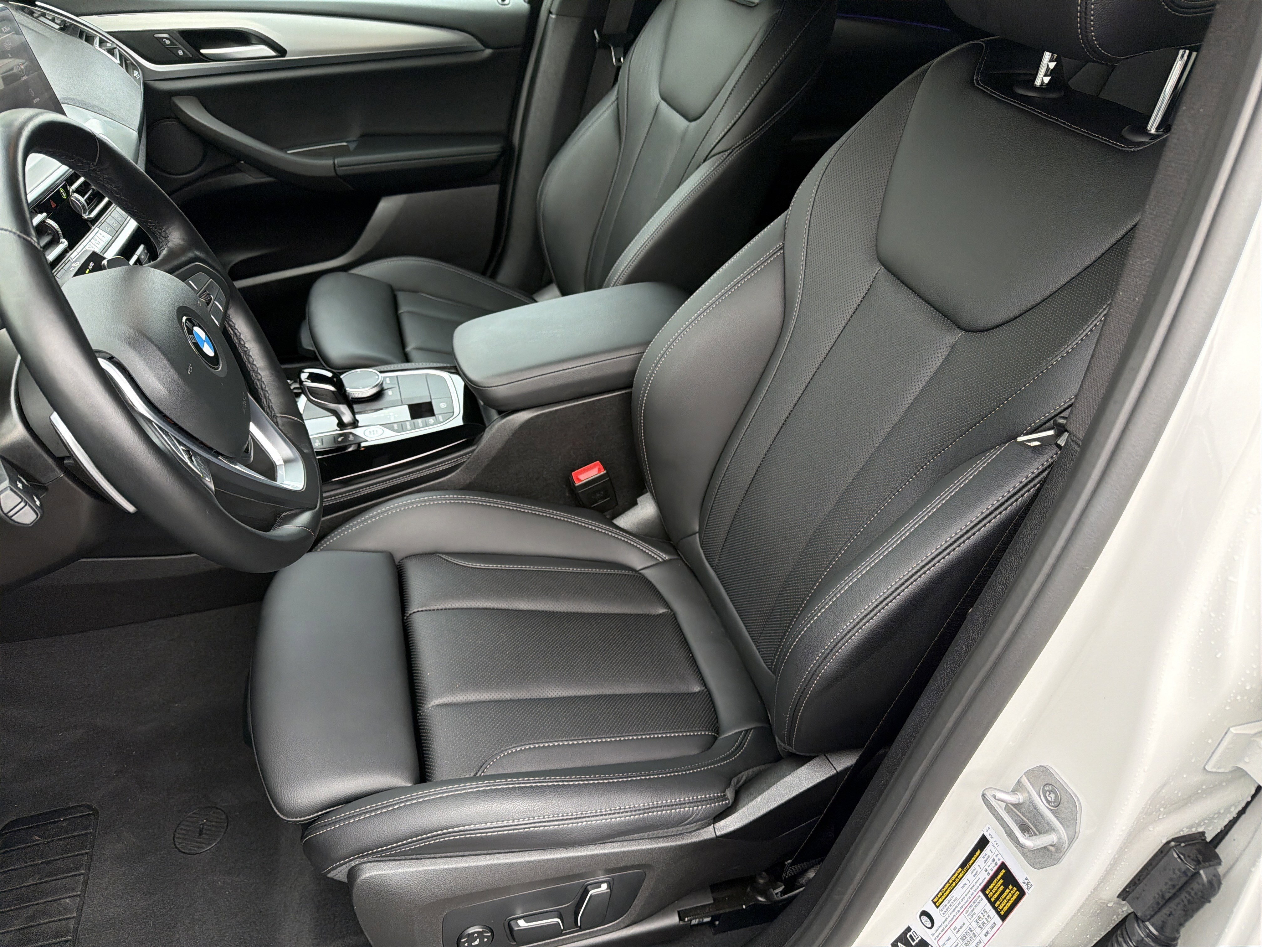 Used 2025 Mineral White Metallic BMW xDrive30i image 18