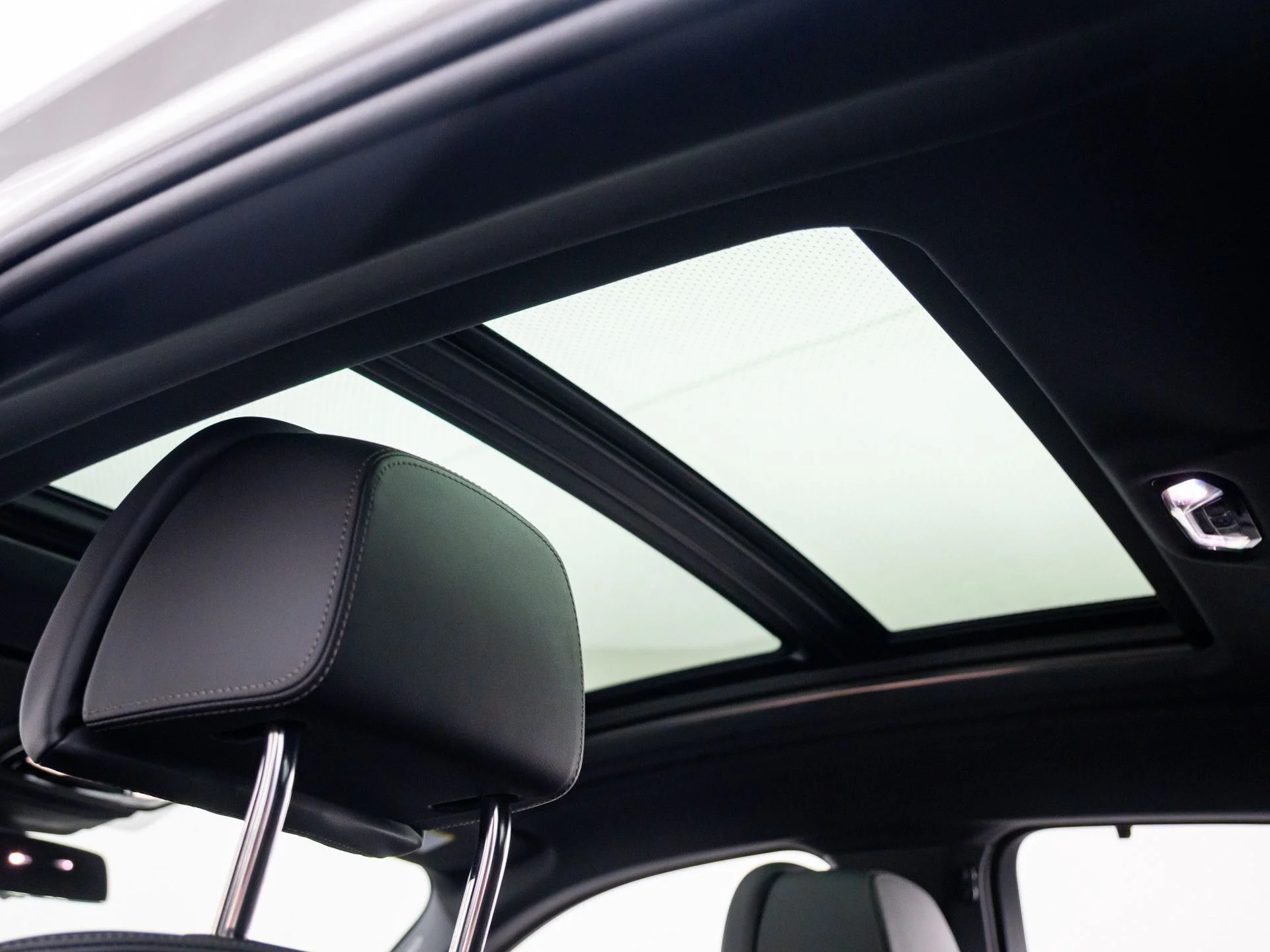 New 2027 White BMW xDrive40i image 18