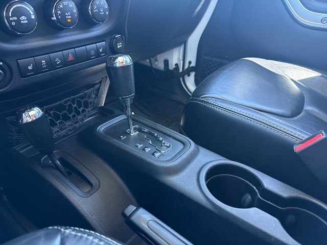 Used 2014 Bright White Clearcoat Jeep Rubicon image 26