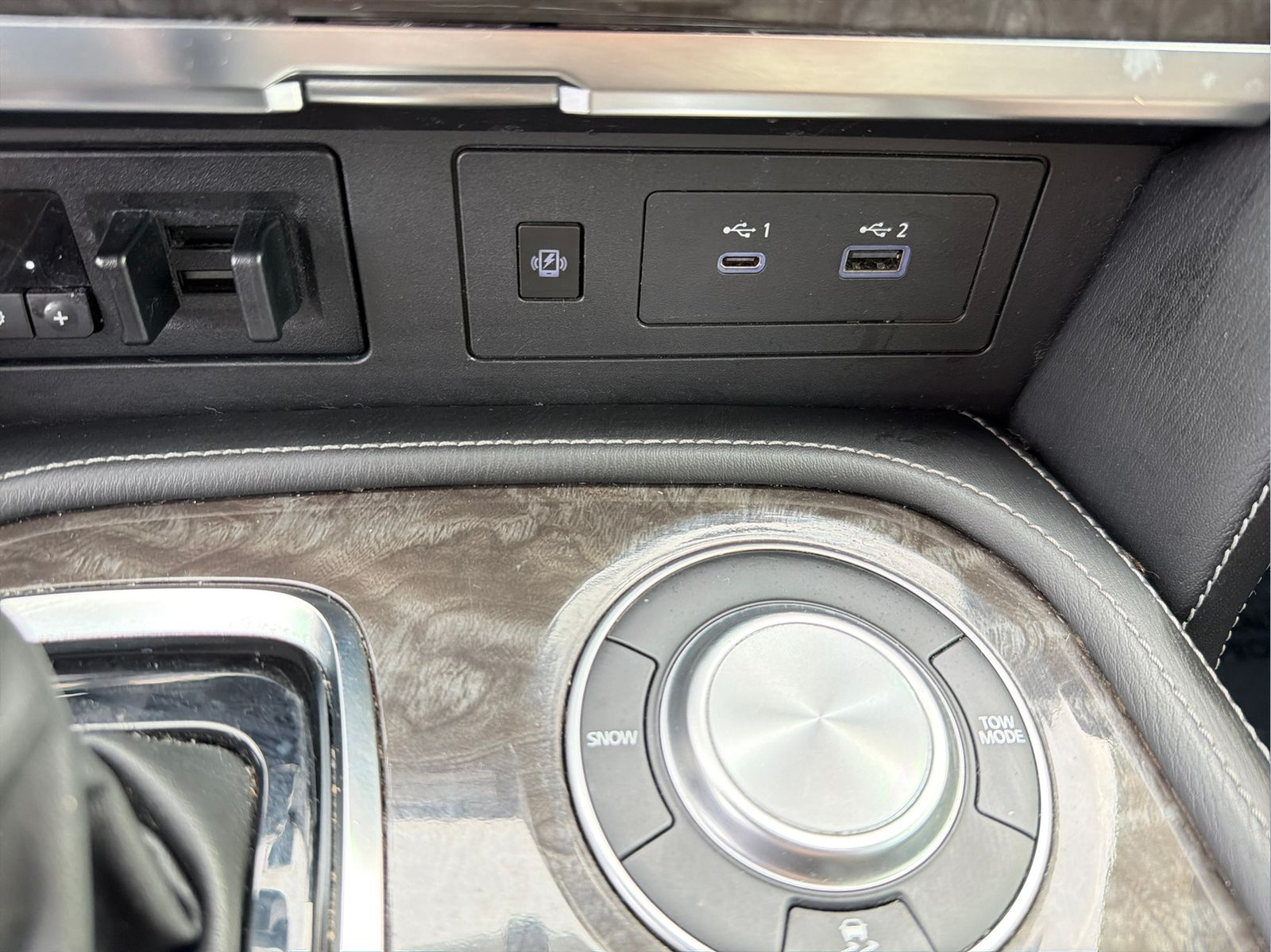 Used 2022 White Nissan Platinum image 23