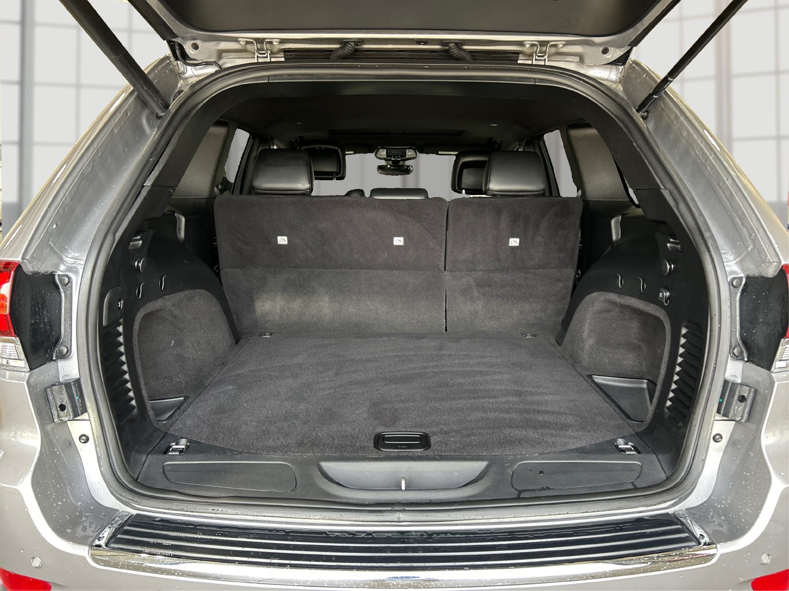 Used 2020 Silver Jeep Limited image 12