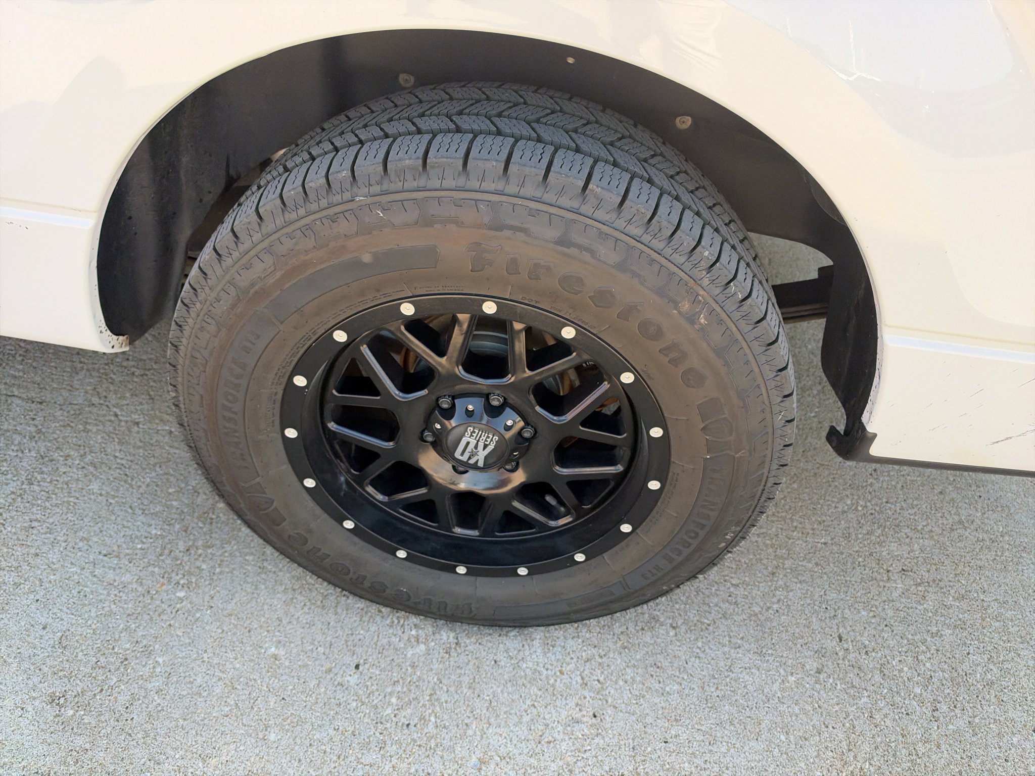 Used 2014 Oxford White Ford XLT image 9