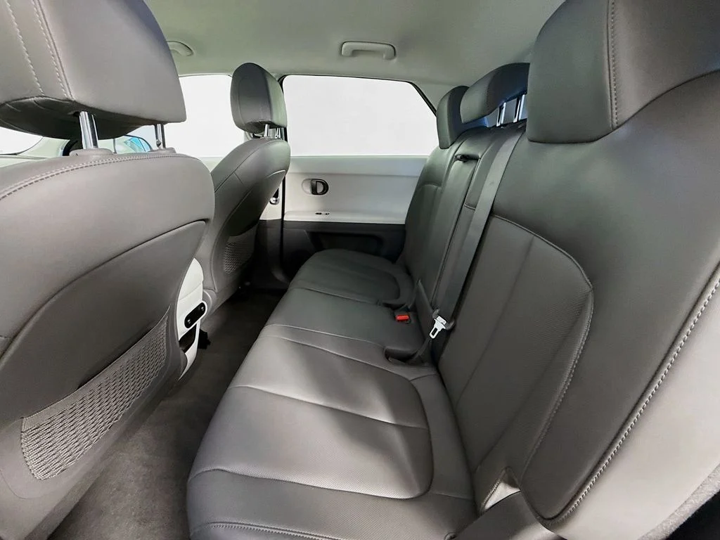 Used 2025 White Hyundai SEL image 24
