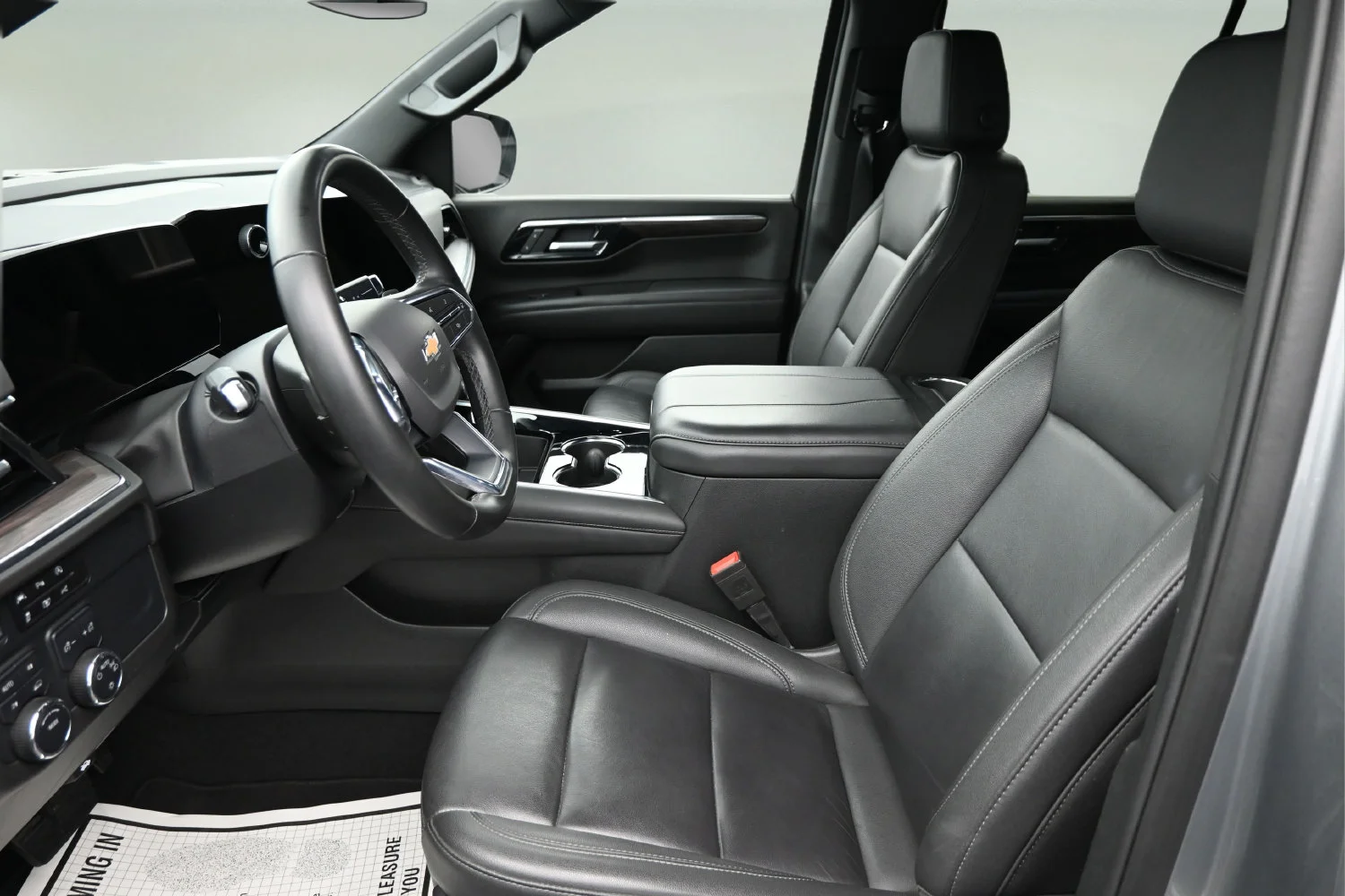 Used 2025 Sterling Gray Metallic Chevrolet LT image 24
