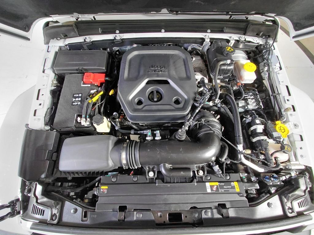 Certified Used 2025 White/off-white Jeep Sahara image 27