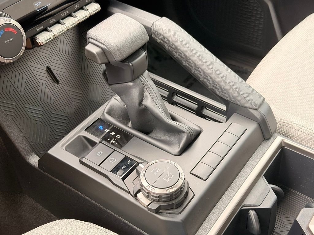 Used 2025  Toyota SR5 image 33