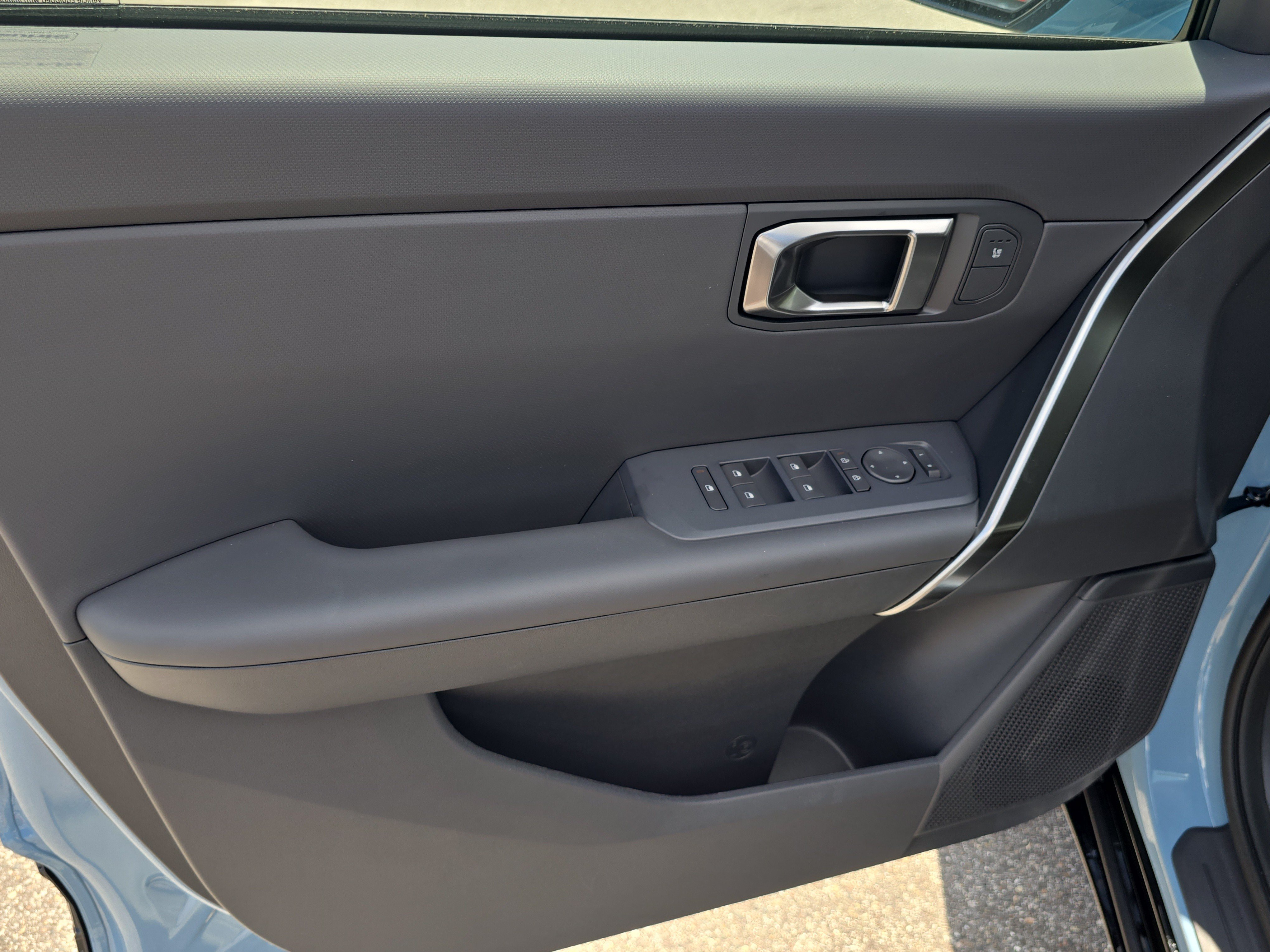 New 2027 Frost Blue / Black Roof Kia X-Line S image 17