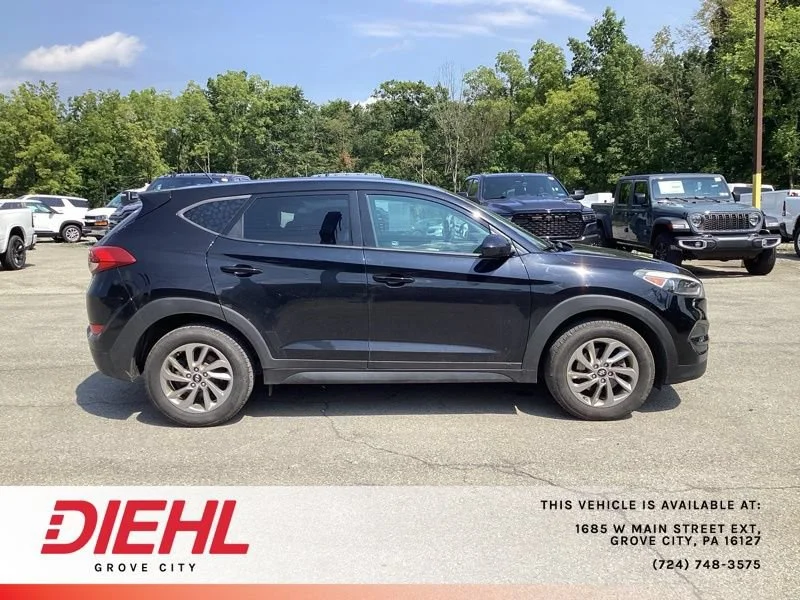Used 2018 Black Hyundai SE image 8