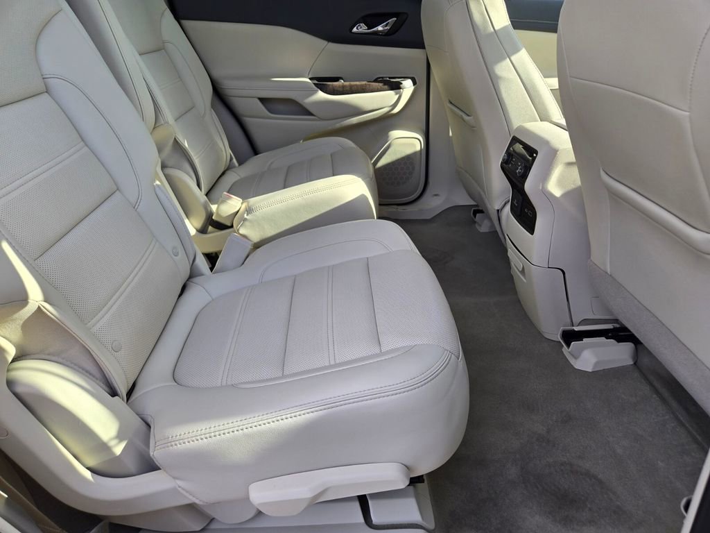 2023 GMC Acadia Denali - Photo 14