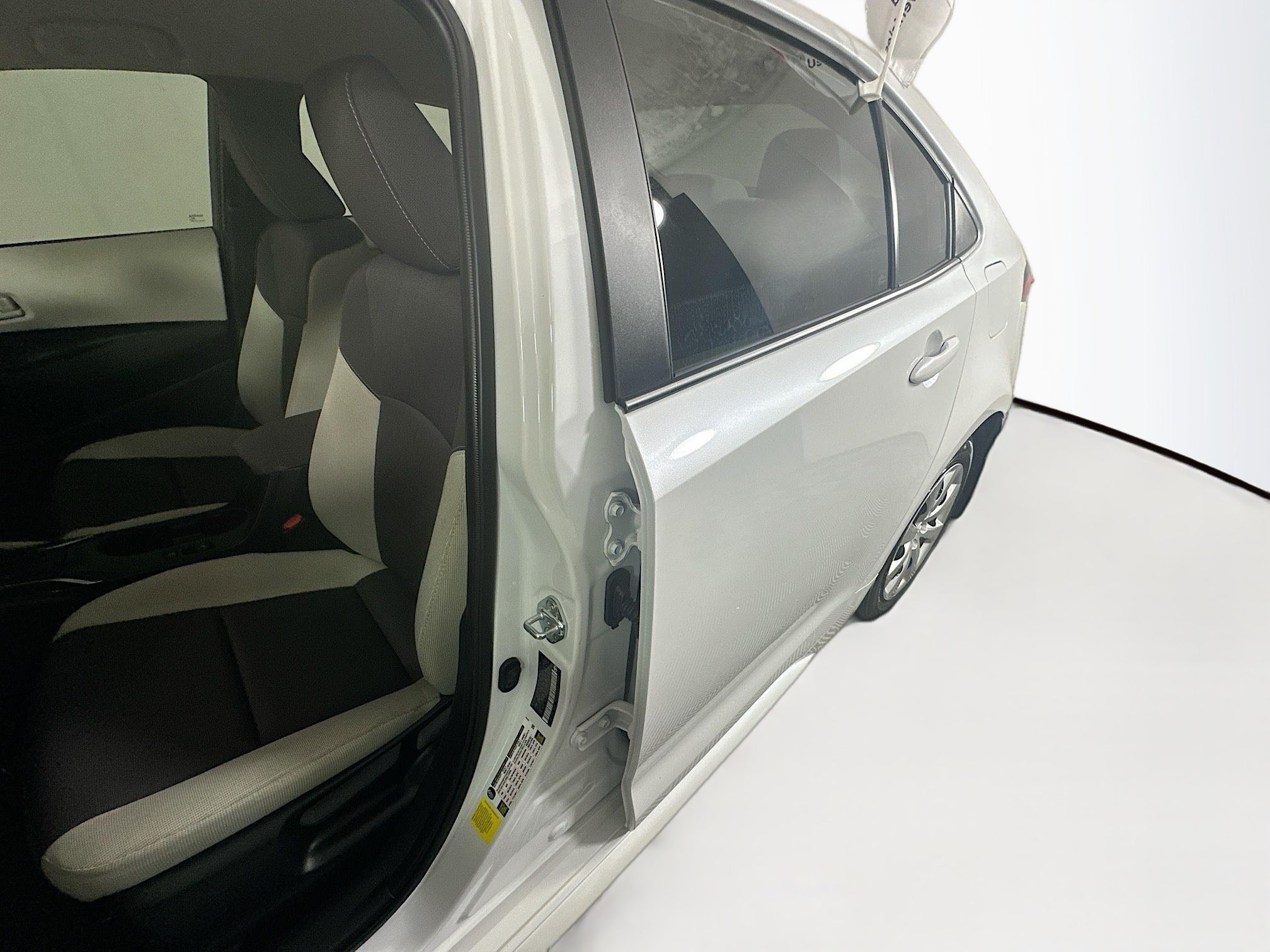 Certified Used 2025 Pearl Toyota LE image 12