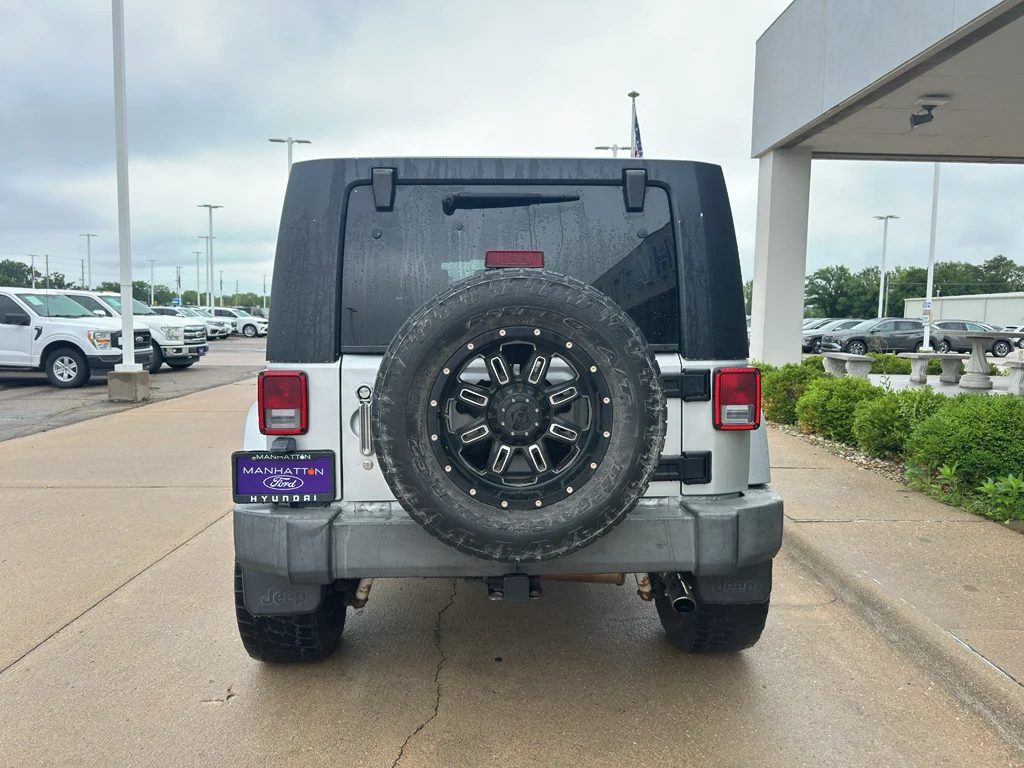 Used 2007 Bright Silver Metallic Clearcoat/Black Soft Top Jeep Sahara image 9