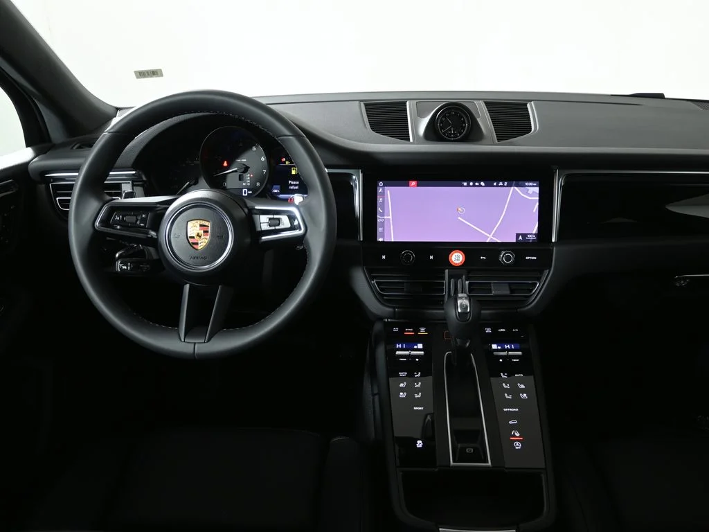 2026 Porsche Macan T - Photo 17