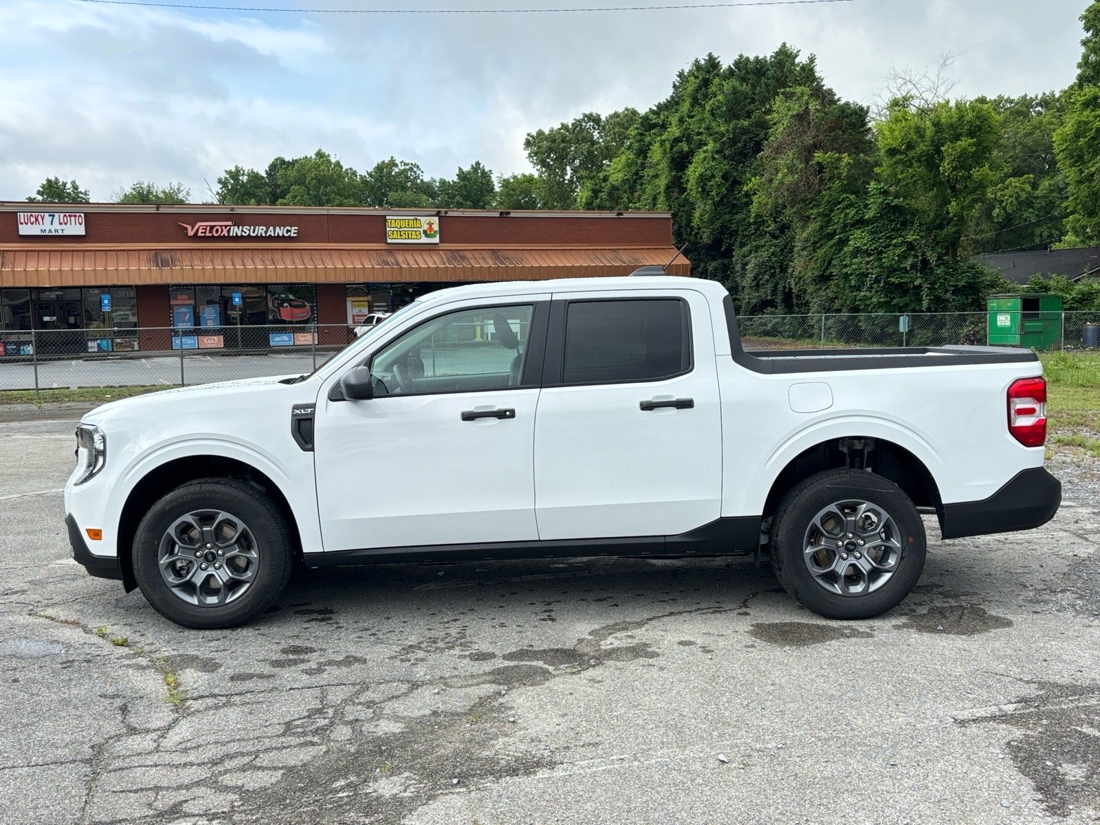 New 2026 Oxford White Ford XLT image 3
