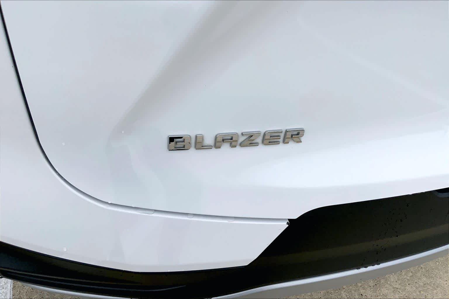 Used 2025 Summit White Chevrolet LT image 30