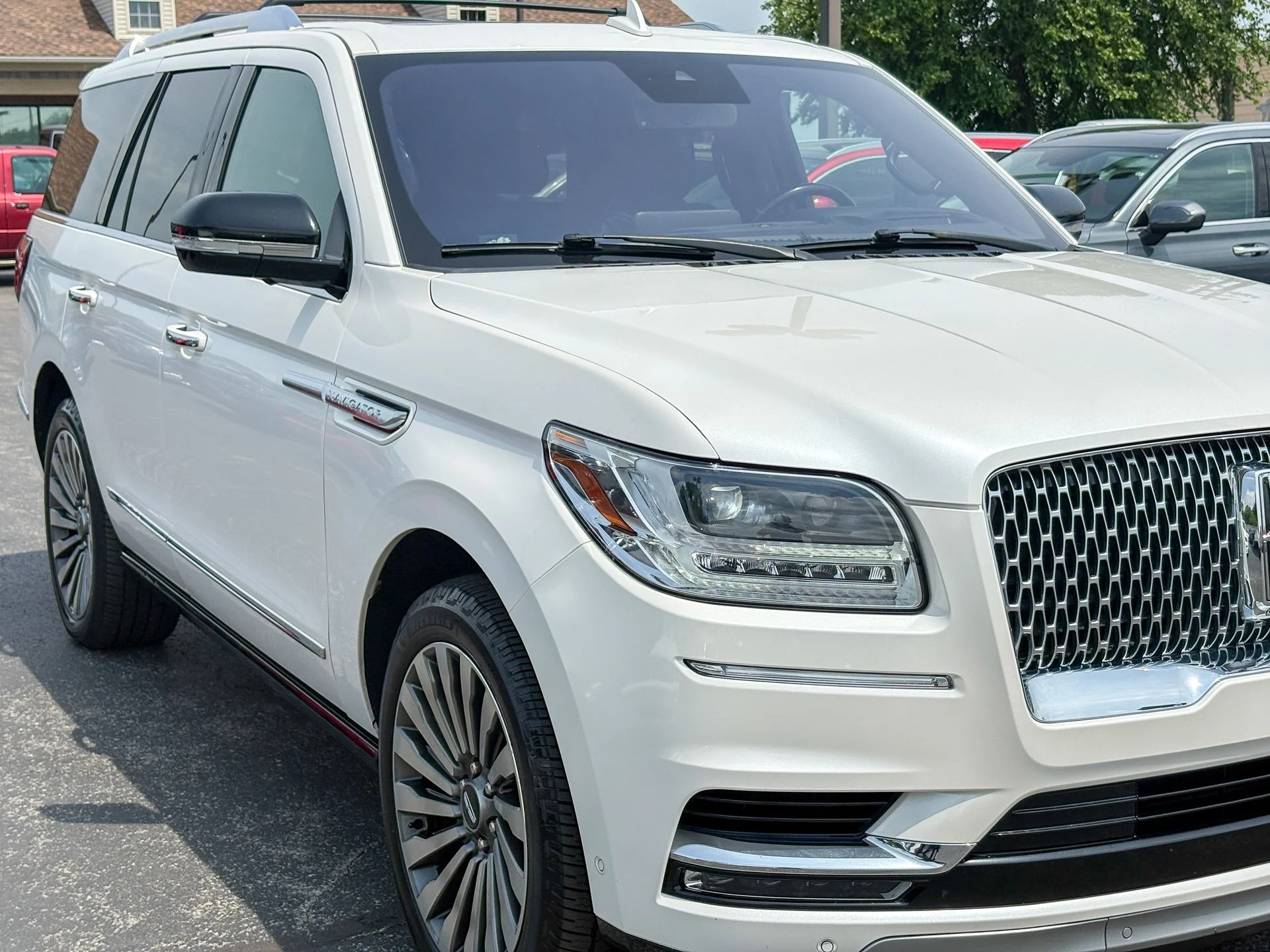 Used 2019 White Lincoln Reserve image 3