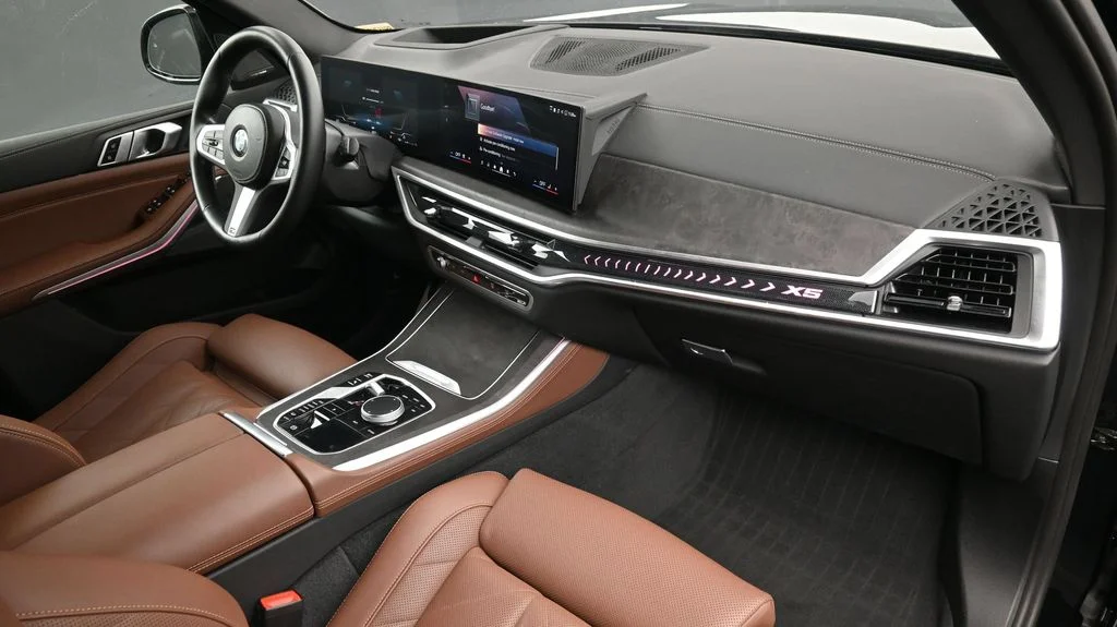 Used 2024 Black BMW xDrive40i image 11
