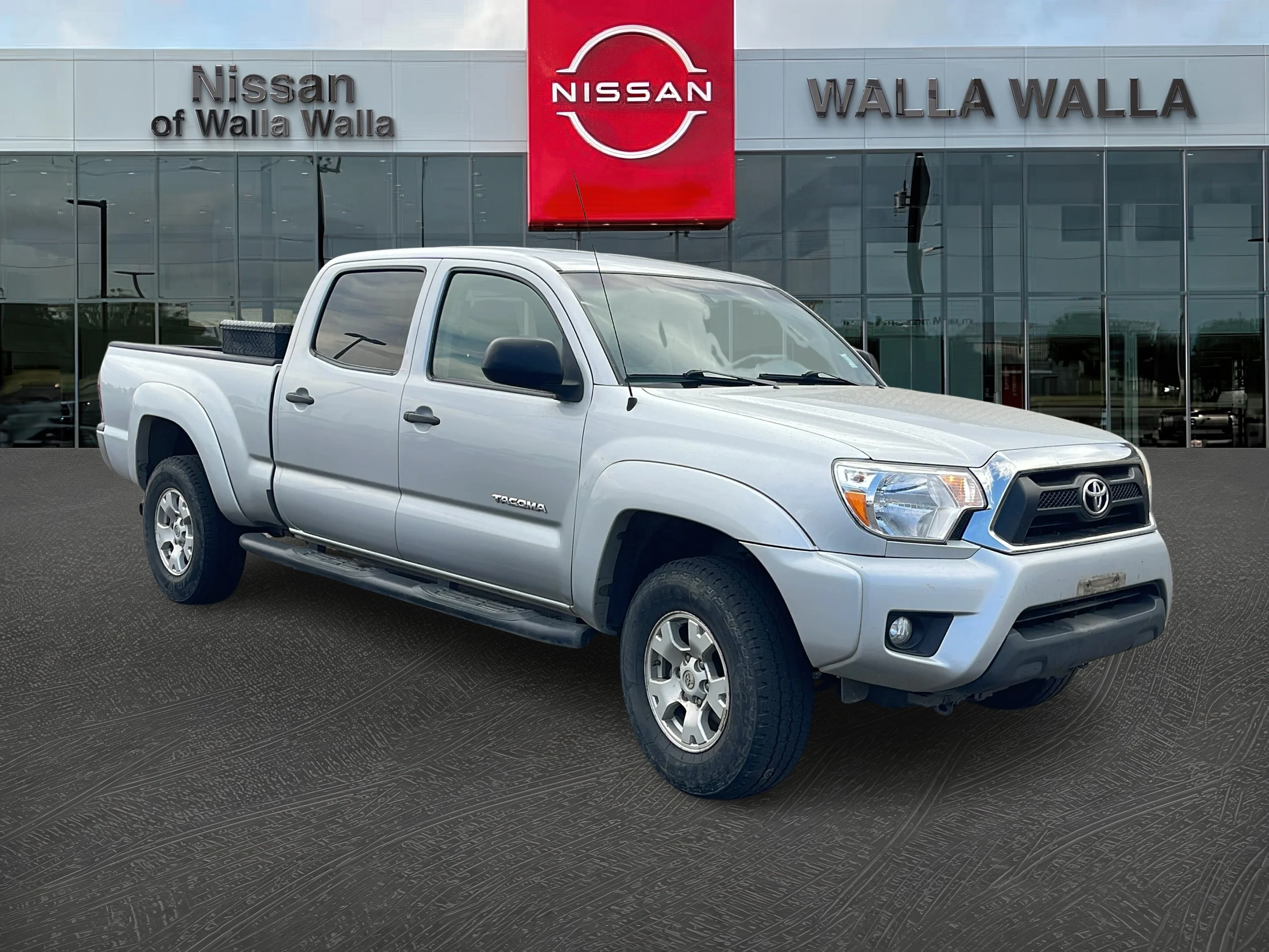 Used 2012 Silver Streak Mica Toyota Base V6 A5 image 1
