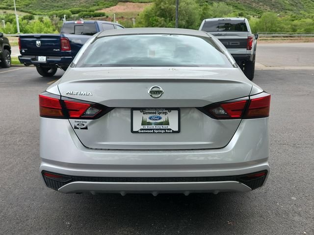 Used 2022 Silver Nissan 2.5 S image 4
