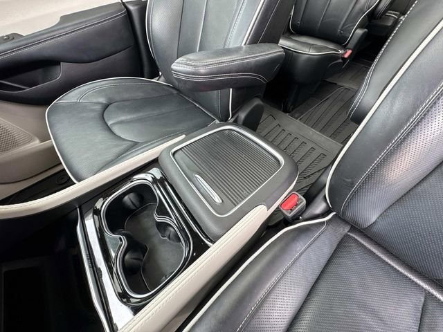 Used 2022 Gray Chrysler Limited image 51