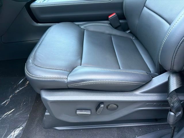 New 2027 Star White Metallic Tri-Coat Ford Platinum image 13