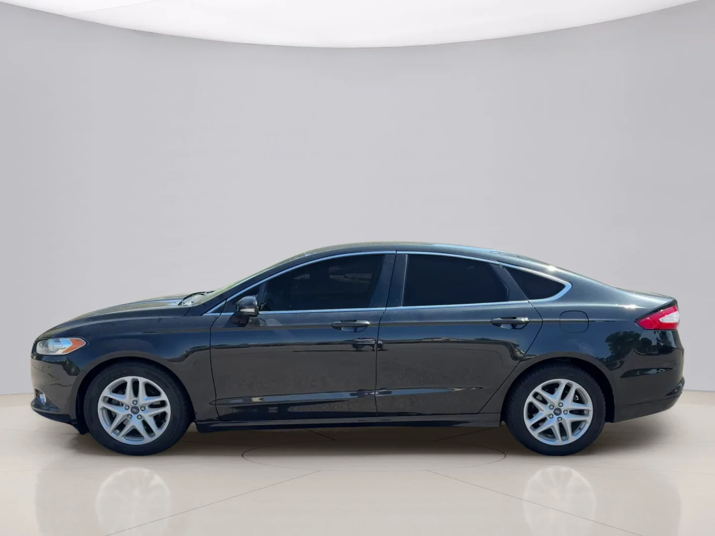 Used 2015 Black Ford SE image 2