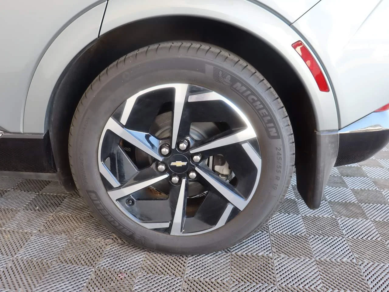 2024 Chevrolet Equinox EV LT - Photo 16