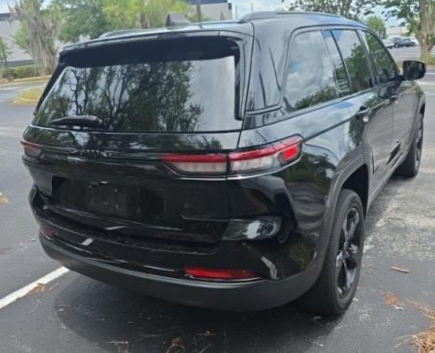 Used 2023 Black Jeep Altitude X image 2