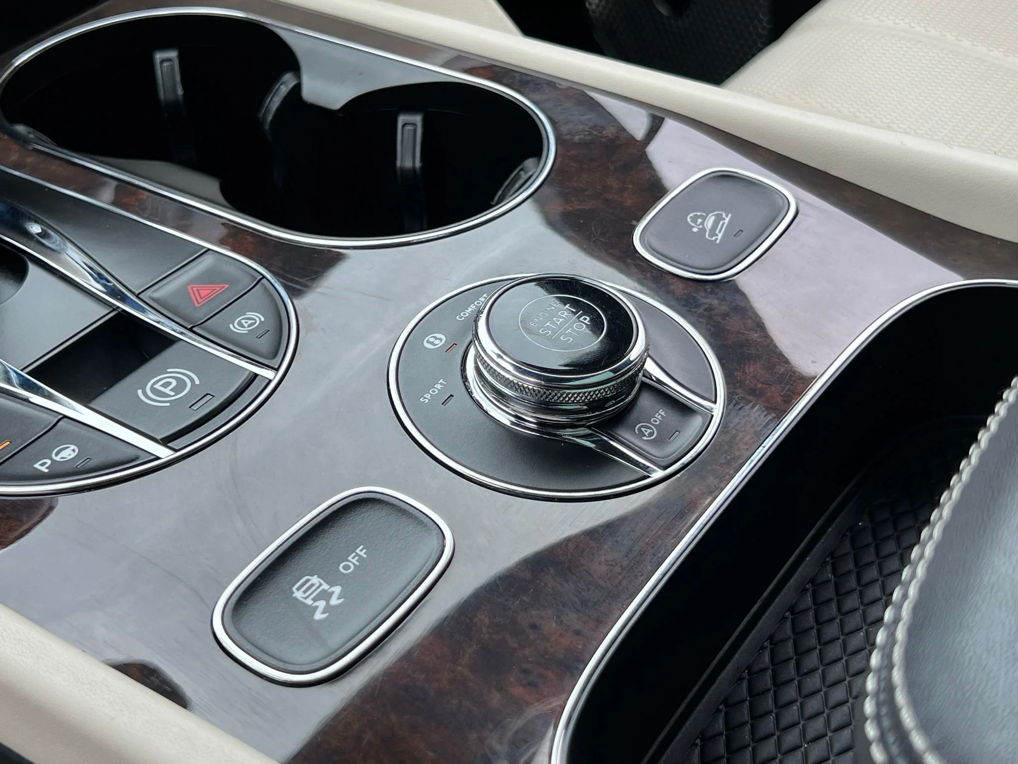 Used 2023 Blue Bentley  image 31