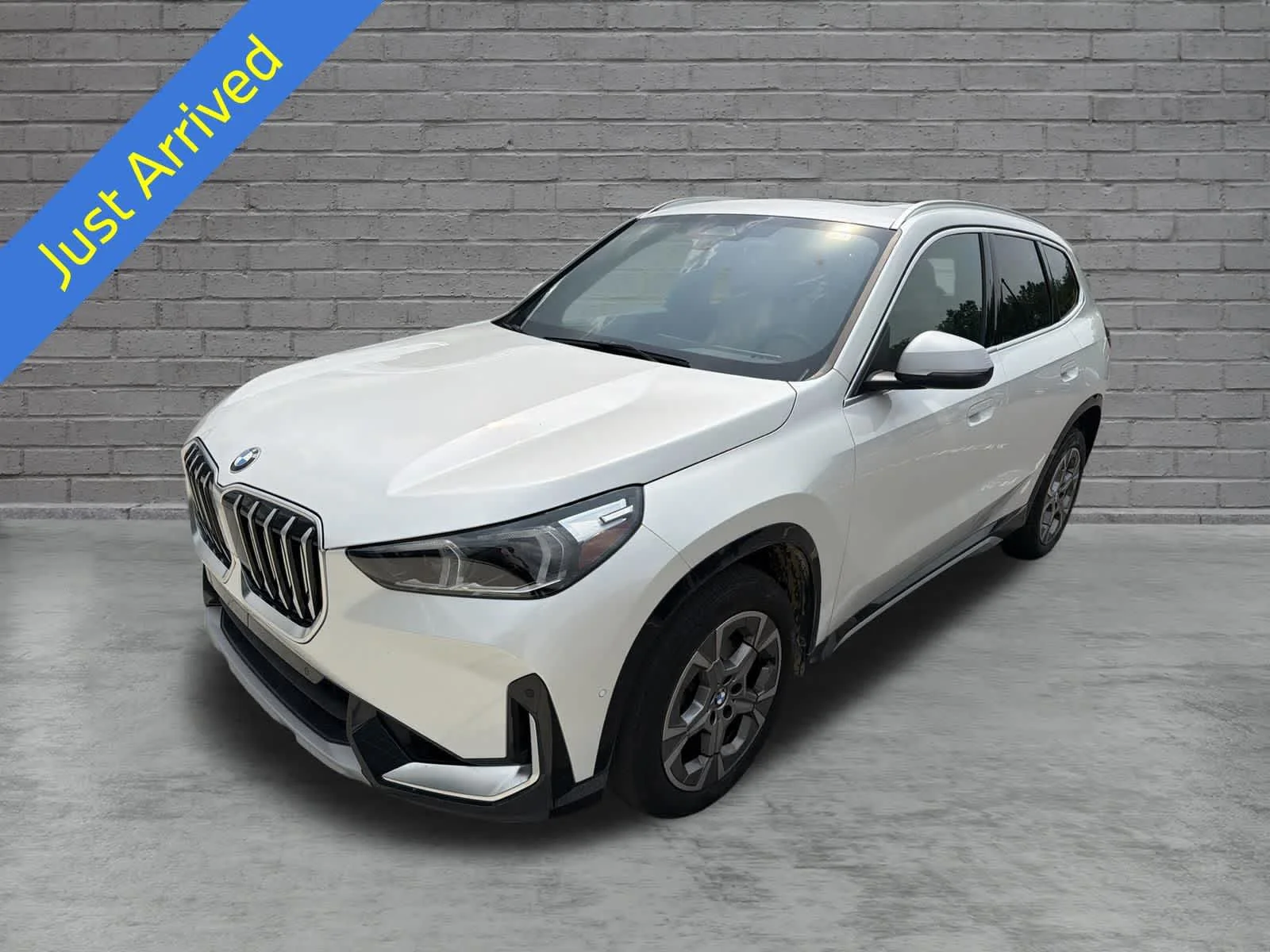Certified Used 2023 Mineral White Metallic BMW xDrive28i image 1