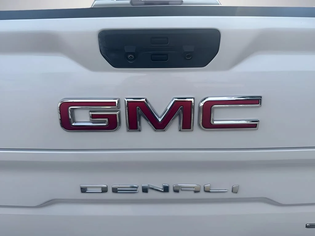 Used 2022 WHITE FROST TRICOAT GMC Denali image 42
