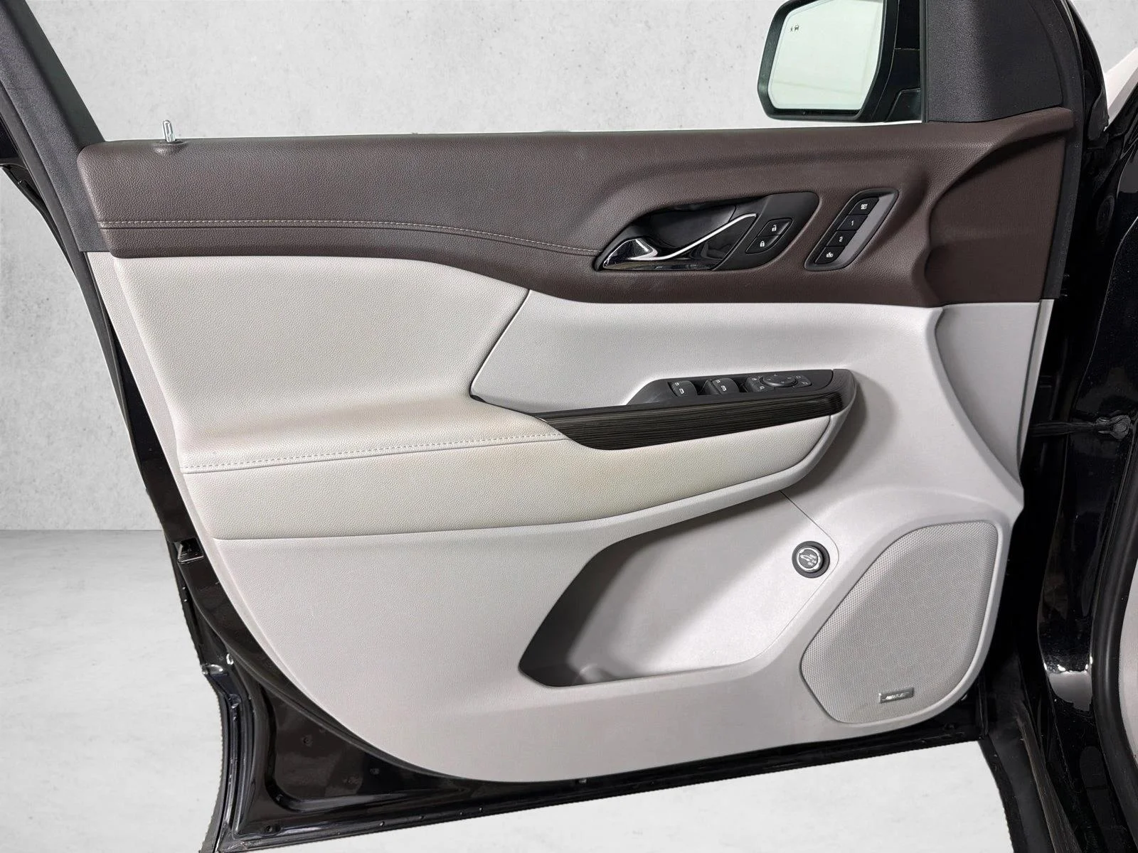 Used 2022 White GMC SLT image 12