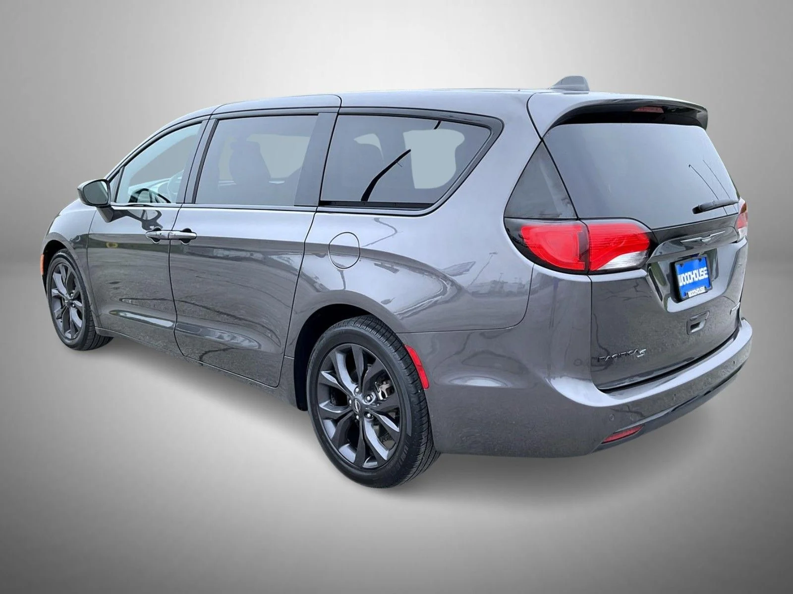 Used 2019 Gray Chrysler Touring Plus image 7
