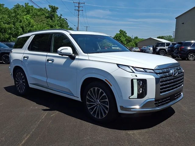 Used 2025 White Hyundai Calligraphy image 1