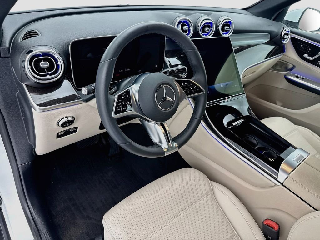 Used 2026 MANUFAKTUR Moonlight White Metallic Mercedes-Benz GLC 300 image 9
