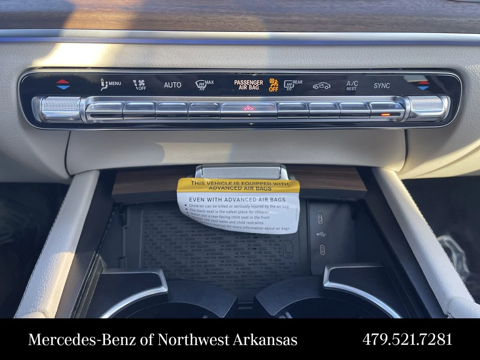 Used 2025  Mercedes-Benz  image 38