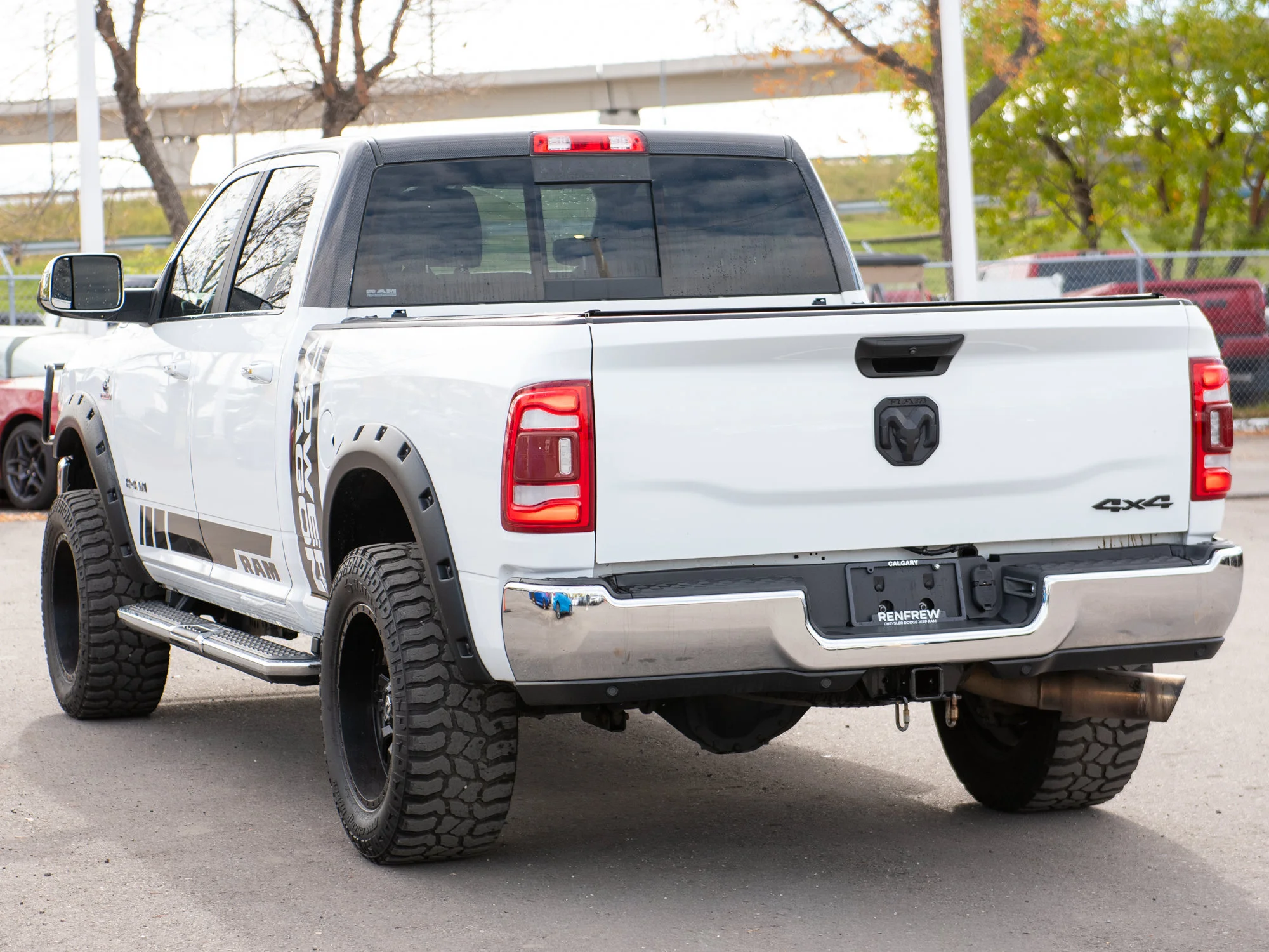 Used 2022 White RAM Laramie* Crew Cab 4x4, Grille Guard, Light Bar, Fuel Wheels, 35-Inch Tires, Tonneau Cover image 16