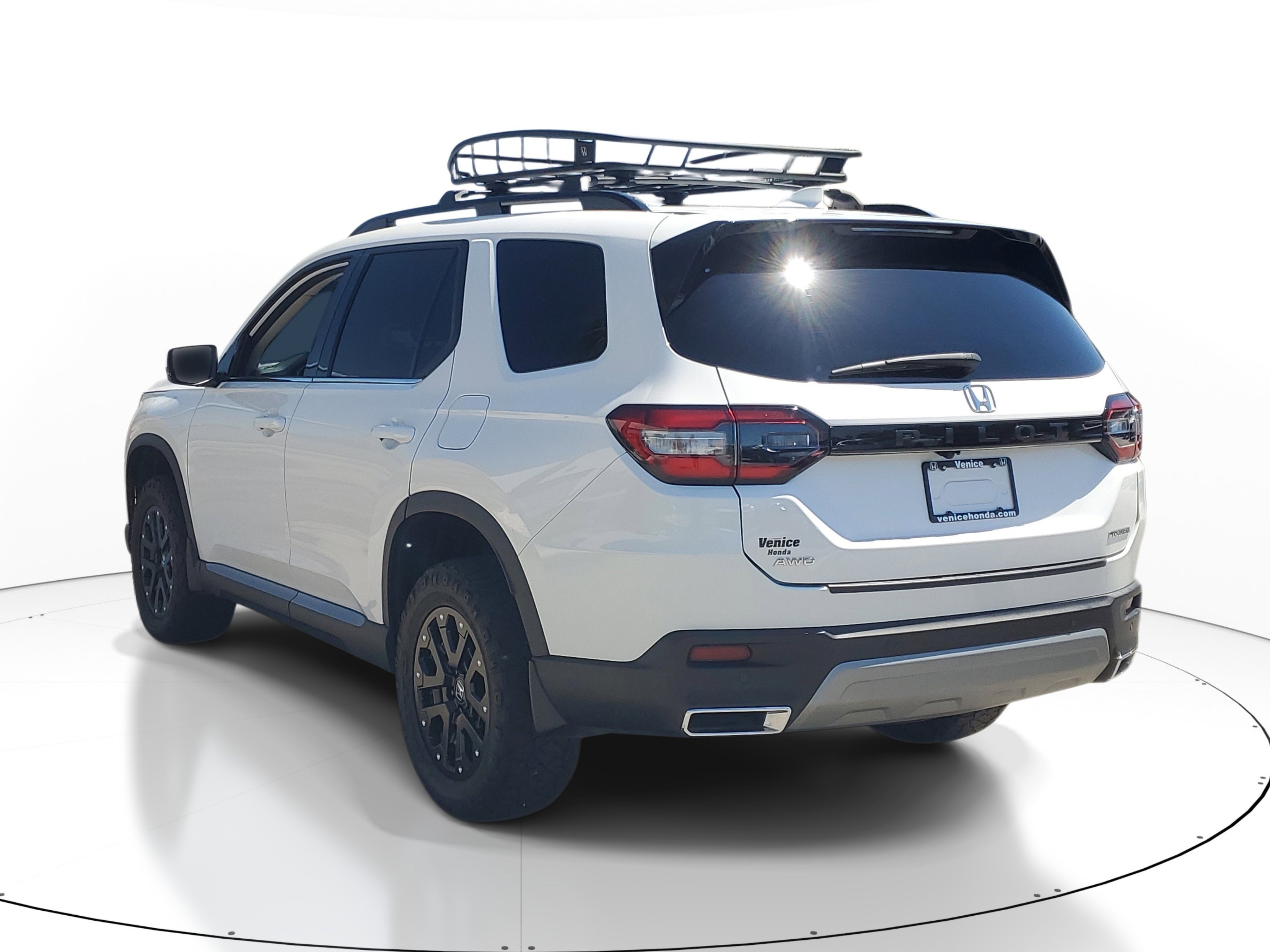 Used 2025 White Honda Touring image 3