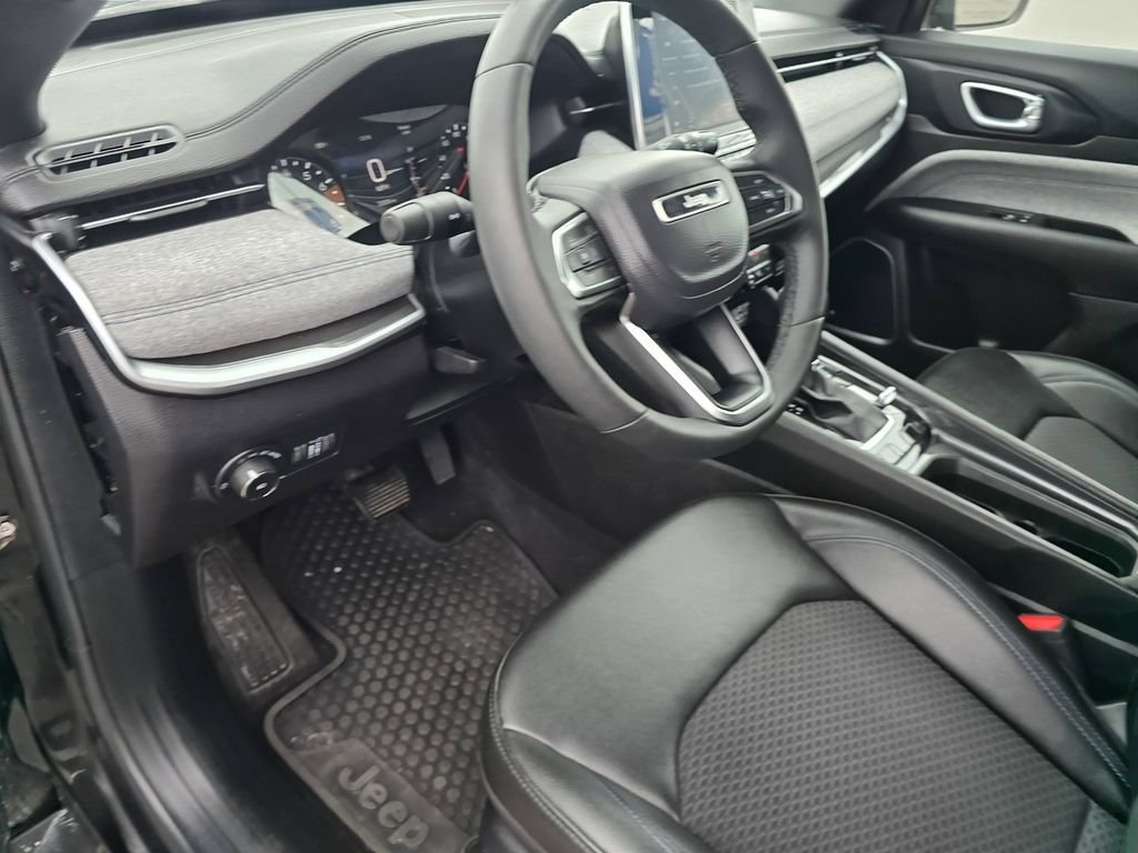 Used 2025 Black Jeep Latitude image 22