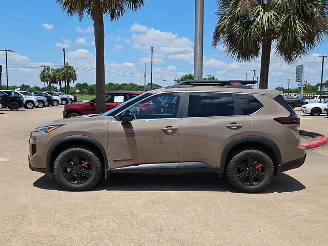 Used 2025  Nissan Rock Creek image 4