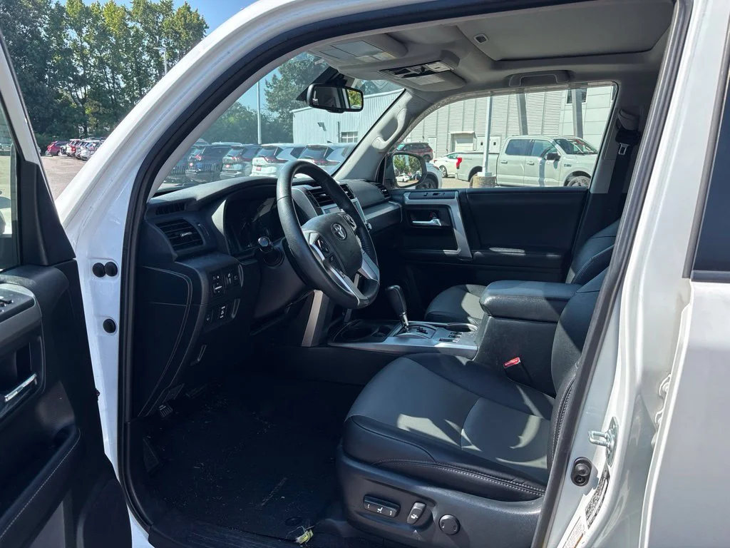 Used 2020 White Toyota SR5 Premium image 5